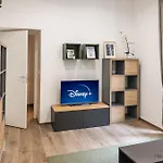 Apartamento - Trains 4 Min - Ac - Super Wifi *