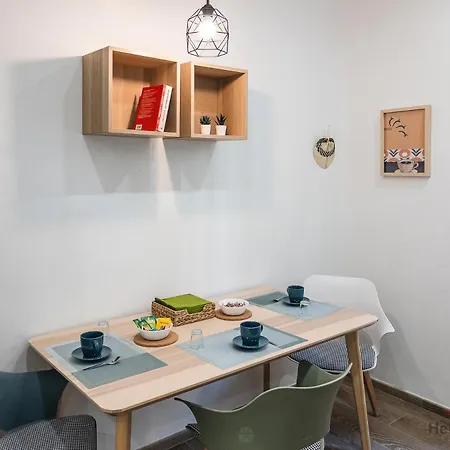 - Trains 4 Min - Ac - Super Wifi Apartment