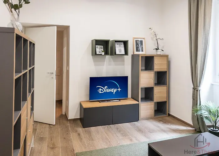 Apartment - Trains 4 Min - Ac - Super Wifi *